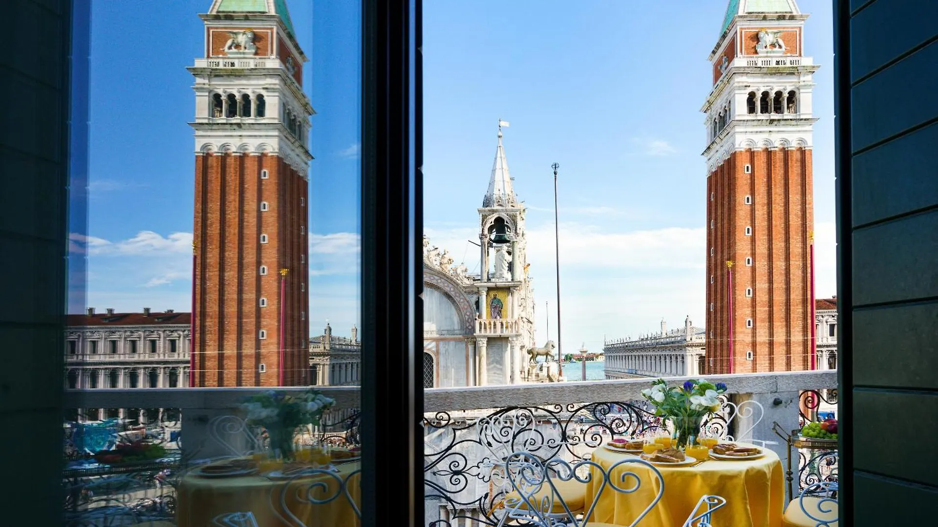 Due Leoni Terrace In St Mark'S Square Venice