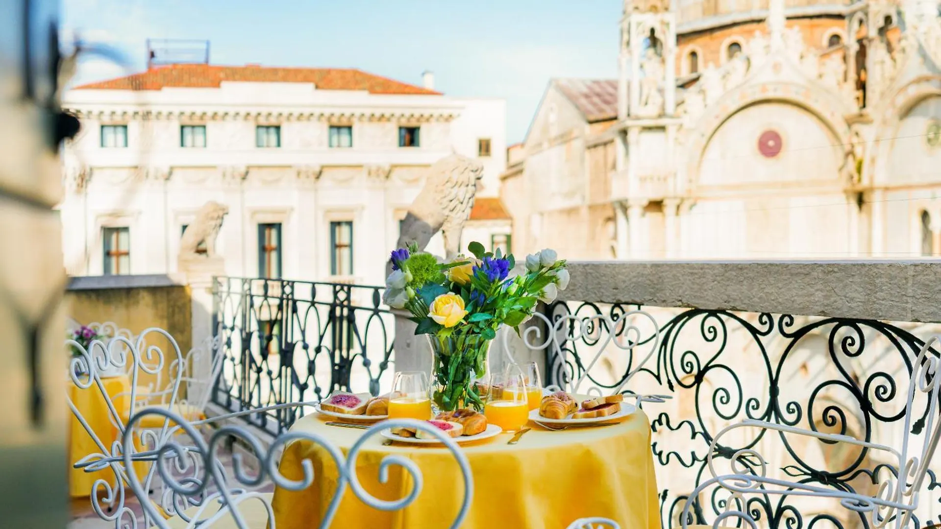 Due Leoni Terrace In St Mark'S Square Venice Apartment