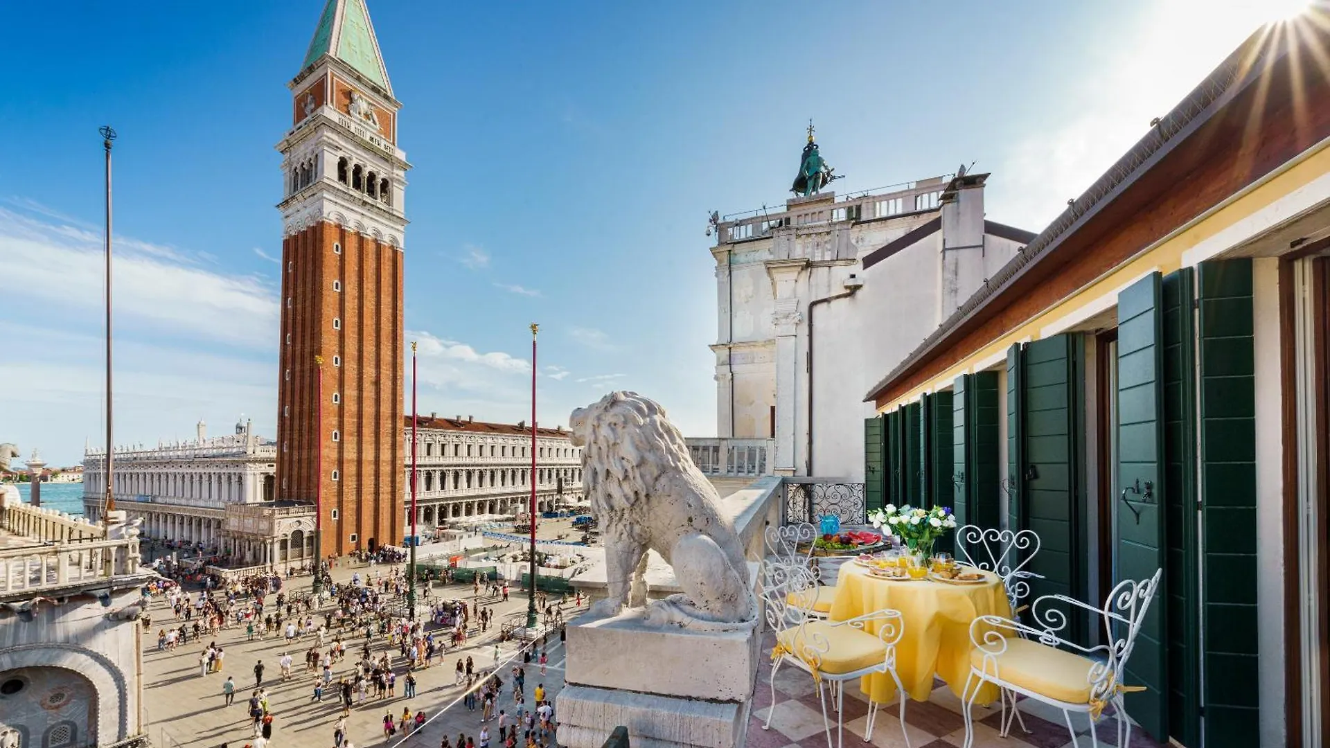 Due Leoni Terrace In St Mark'S Square Venice