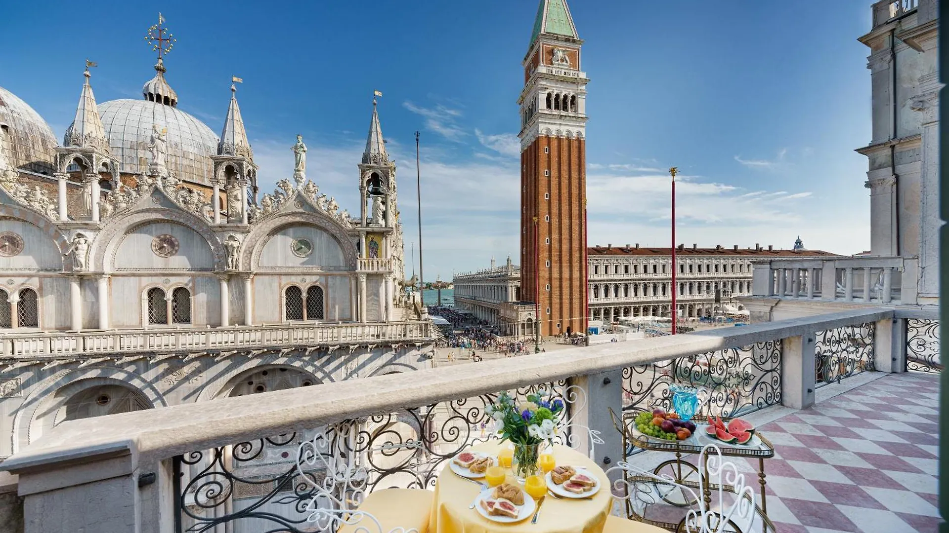 Due Leoni Terrace In St Mark'S Square Venice Apartment